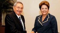 Saludo entre Dilma Rousseff y Raúl Castro en la Conferencia para el Desarrollo Sostenible Rio+20, en Río de Janeiro. Archivo.