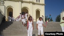 Más de 50 Damas de Blanco reverencian a la Caridad del Cobre
