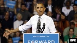 Barack Obama, quien aspira a la reelección por el Partido Demócrata, habla durante un mítin en la Universidad de Kent State. 