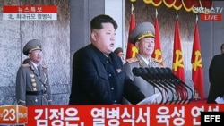 Kim Jong Un en una imagen to0mada de la televisión nacional norcoreana durante el desfile militar.