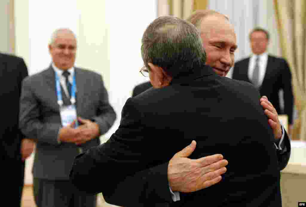 Putin y Raúl Castro en reunión del Kremlin.