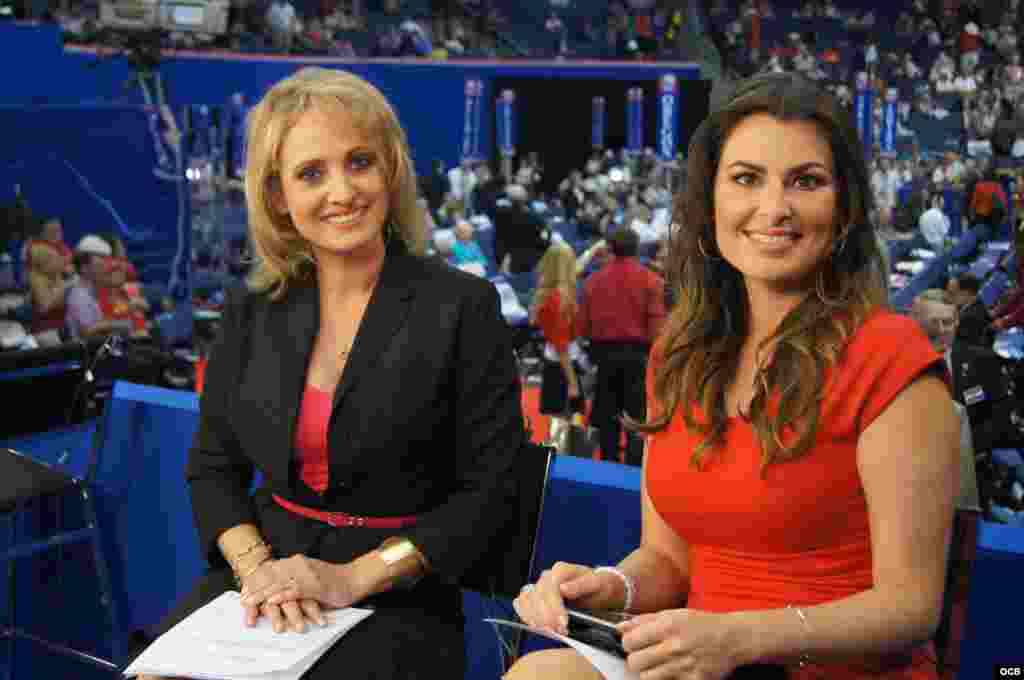 Las presentadoras de TV Martí Karen Caballero y Vanessa Ruiz 