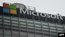 Logo de Microsoft en una de sus filiales en el mundo.