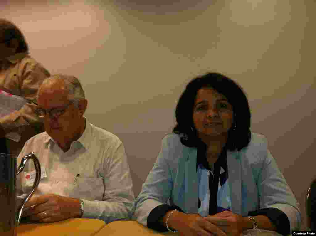 Jorge Sanguinetty y Karina Gálvez en la sesión sabatina de ASCE
