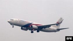Un avión de la compañía Malaysia Airlines aterriza en el aeropuerto de Kuala Lumpur