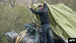 Desmantelada la estatua de Konev en Praga.