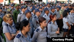 Oficiales y soldados de la PNR en Cuba.