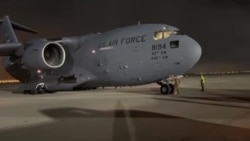 Avión militar de EEUU C-17 Globemaster III con personal y equipo de socorro