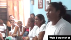 Mujeres reunidas en Santiago de Cuba sept /9 /2014