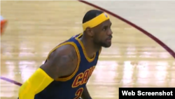 LeBron James en su primer juego con los Cavaliers.