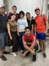 Anna Bensi, David Espinosa e influencers del proyecto “Fuera de la Caja”, denuncian hackeos. 