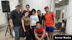 Anna Bensi, David Espinosa e influencers del proyecto “Fuera de la caja”, denuncian hackeos a sus cuentas en redes sociales. 