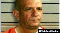 Mugshot: El general chavista Hugo Carvajal posa para la policía de Aruba