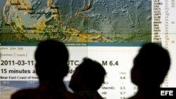 Pantalla gigante en un centro de Aviso de Tsunamis en Yakarta (Archivo).