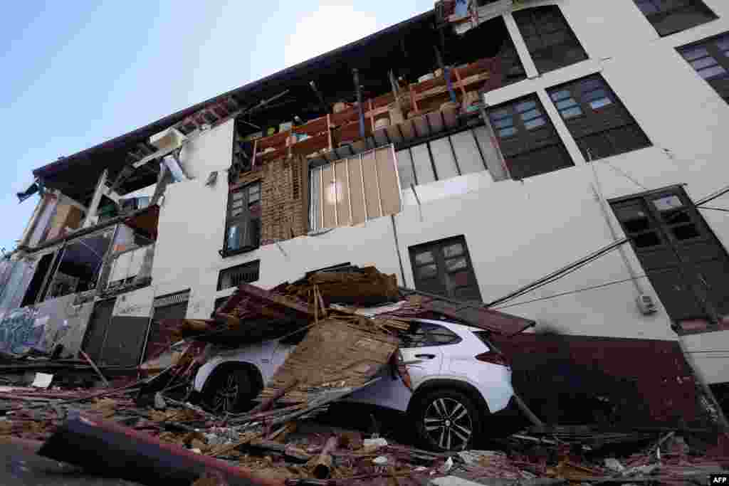 Un edificio dañado por el sismo en Manizales, Departamento de Caldas , Colombia.