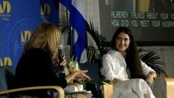 Yoani Sánchez en la Torre de la Libertad de Miami