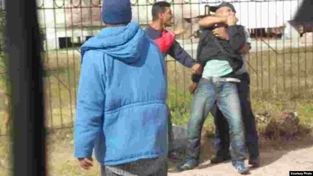Integrantes de la Coalici&oacute;n Central Opositora participaron en una acci&oacute;n c&iacute;vica el pasado 3 de diciembre para promover la campa&ntilde;a propuesta por el Frente Nacional de Resistencia C&iacute;vica y Desobediencia Civil Orlando Zapata Tamayo, que llama al paro nacional y pedir la libertad del preso pol&iacute;tico Enrique Esteban Prieto Acosta.