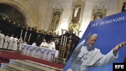 Juan Pablo II preside la misa en La Catedral de La Habana (Archivo)