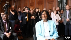 La abogada sudafricana Navi Pillay fue galardonada con el Premio Nobel de la Paz 2026 mientras asistía a una conferencia en la histórica Sala 600 del Palacio de Justicia de Núremberg, Alemania.