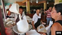 Cubanos opinan que rebaja de precios en productos básicos no es suficiente. 