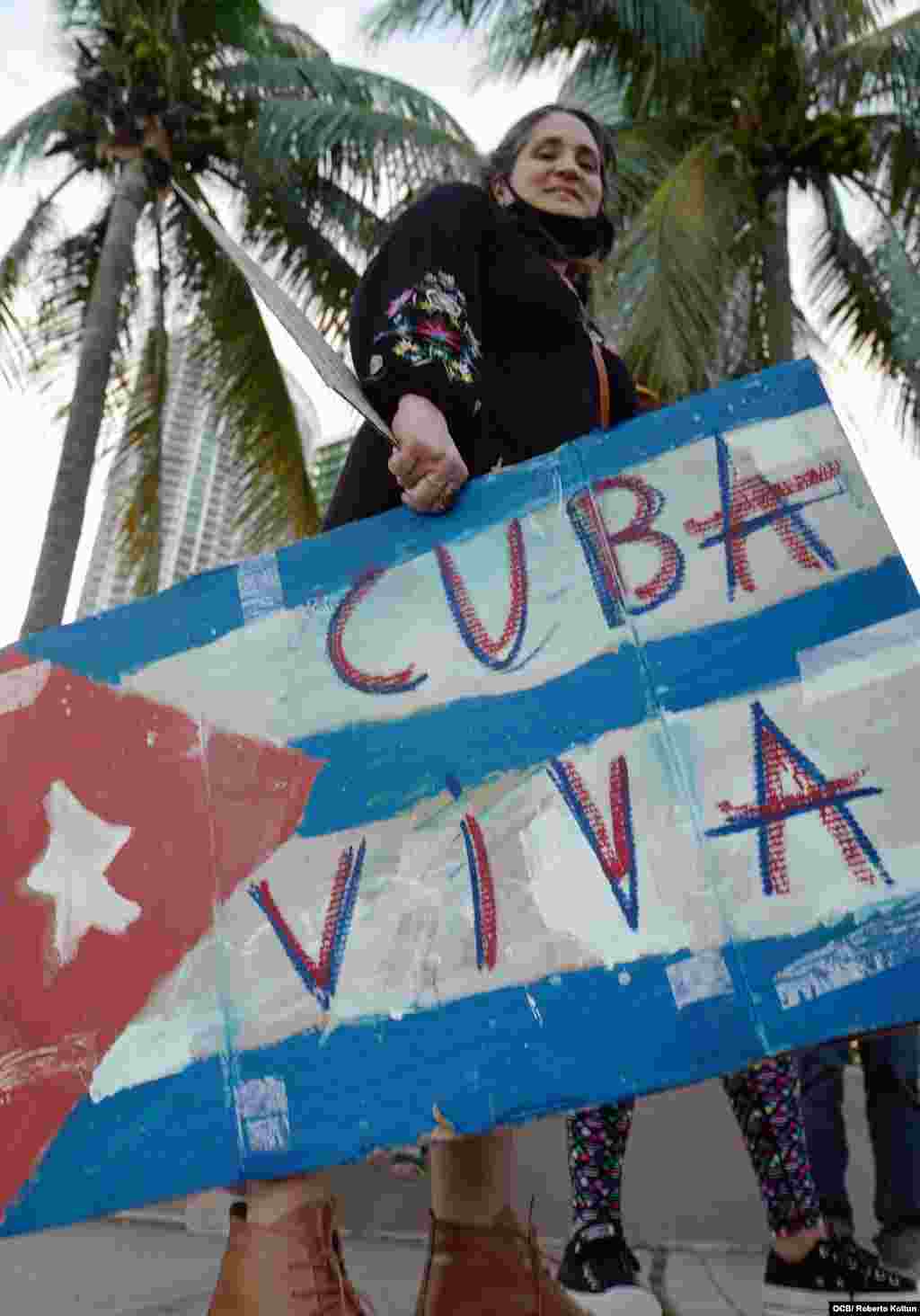 El exilio brinda apoyo al Movimiento San Isidro en la ciudad de Miami.En la imágen la joven artista Betzabet Consuegra.