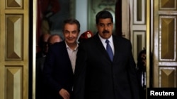 Nicolás Maduro, junto al expresidente del Gobierno español José Luis Rodríguez Zapatero tras una reunión en el palacio presidencial en Caracas, Venezuela, el 18 de mayo de 2018. REUTERS/Carlos Jasso