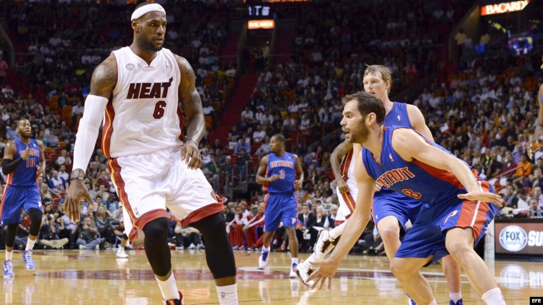  Miami Heat LeBron James (I) 23 de marzo en Detroit.