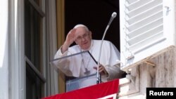 El Papa Francisco durante el rezo del Angelus, en el Vaticano, el 21 de agosto de 2022. (Handout/Reuters).