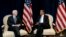 Archivo - Barack Obama (dcha), conversa con el senador John McCain, en su despacho de transición en Chicago (Estados Unidos). 