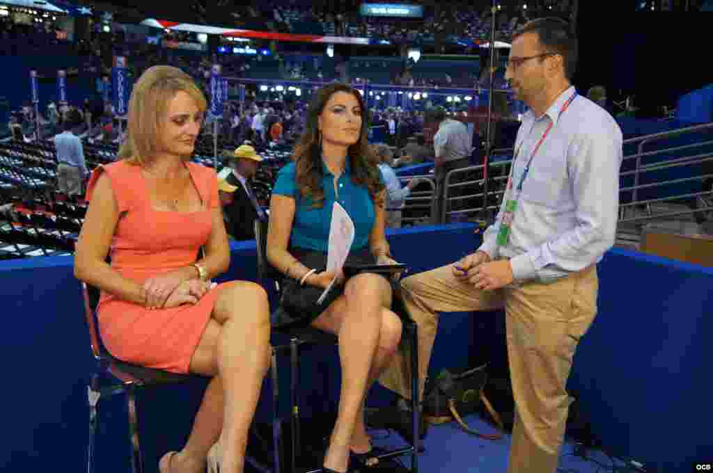 Karen Cabballero, Vanessa Ruiz y Guillermo Santa Cruz 