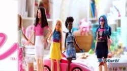 La nueva muñeca Barbie viene con curvas