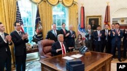 En la Oficina Oval para anunciar acuerdo entre Sudán e Israel