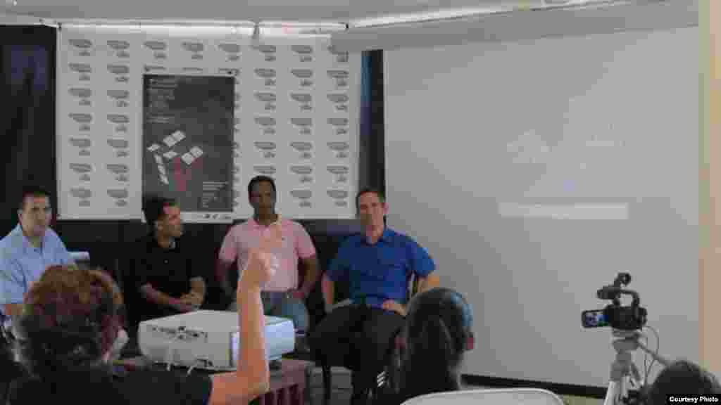 Participantes en encuentro de DD HH