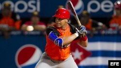 José Fernández, batea ante los Navegantes de Magallanes de Venezuela.