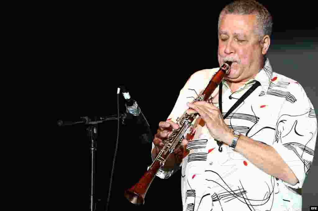 Paquito D&#39;Rivera con su disco &quot;Dances From The New World&quot; compite en la categoría Mejor Album Instrumental.