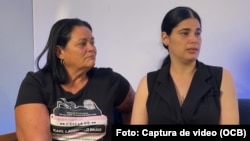 Presa política Sissi Abascal junto a su madre Annia Zamora en los estudios de Martí Noticias