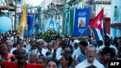 Los seguidores de la Virgen de Regla participan en una procesión en La Habana durante las celebraciones del Día de Yemayá en Cuba el 7 de septiembre de 2023.