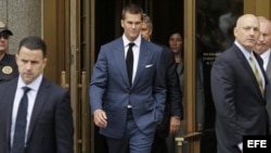 Foto de archivo. Tom Brady, abandona el tribunal federal de Nueva York, Estados Unidos, el 31 de agosto de 2015.
