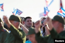 Raúl Guillermo Rodríguez Castro, conocido como «El Cangrejo» y nieto del expresidente Raúl Castro, asiste a una manifestación el 22 de mayo de 2026. REUTERS/Norlys Pérez