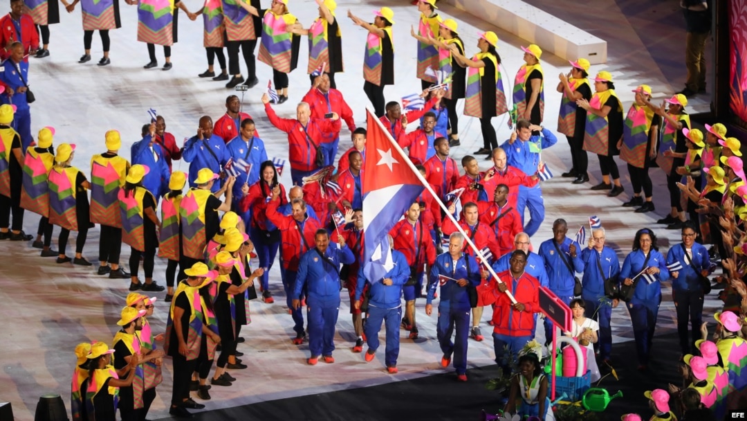  El luchador cubano Mijain Núñez lidera la delegación de Cuba en la ceremonia de inauguración de los Juegos Olímpicos Río 2016 hoy, viernes 5 de agosto de 2016, en el estadio Maracaná de Río de Janeiro (Brasil). EFE/José Méndez