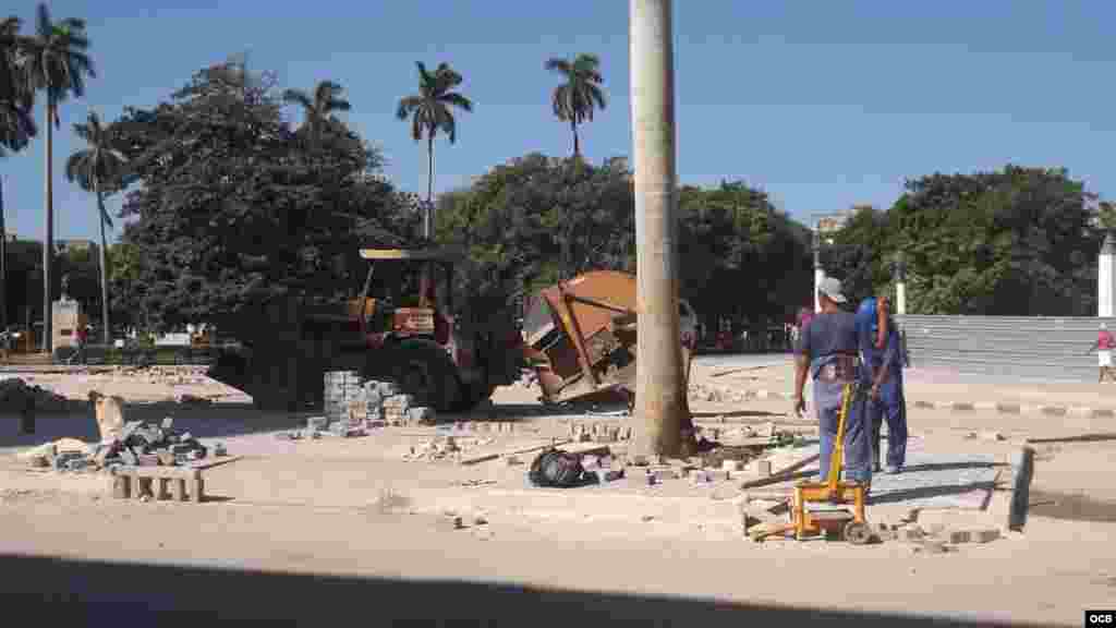 Labores constructivas en el Paseo del Prado, en la Habana Vieja.