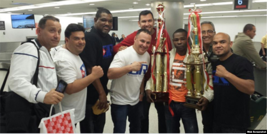 Guillermo "El Chacal" Rigondeaux y su equipo.