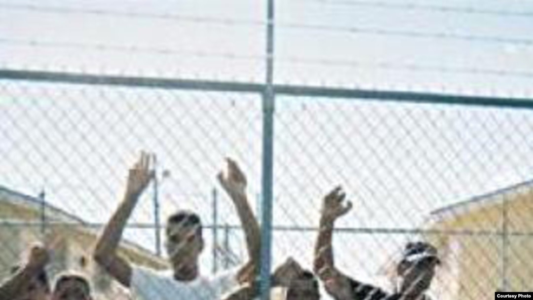 Cubanos detenidos en el Centro Carmichael, en Nassau, Bahamas (Foto cortesía de Centro por la Justicia y el Derecho Internacional).