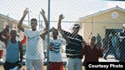 Cubanos detenidos en el Centro Carmichael, en Nassau, Bahamas (Foto cortesía de Centro por la Justicia y el Derecho Internacional).