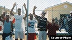 Cubanos detenidos en el Centro Carmichael, en Nassau, Bahamas (Foto cortesía de Centro por la Justicia y el Derecho Internacional).