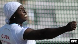 Yarelis Barrios, de Cuba, durante el Athetissima, una reunión de atletas del la liga internacional del Diamante en el estadio olímpico de Lausana, Suiza, 30 de junio de 2011. 