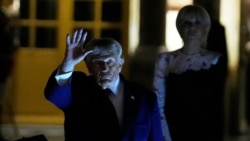 El presidente de EEUU, Donald Trump, tras la cena en el Palacio de Versalles.
