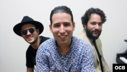 Alfredo Rodríguez (centro), Danny Rodríguez (izq.) y Munir Hossn (der.) se presentaron en FIU Music Festival. Foto Roberto Koltun OCB Staff.