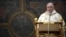 El papa Francisco ofrece la homilía de su primera misa como sumo pontífice en la Capilla Sixtina el jueves 14 de marzo de 2013. 