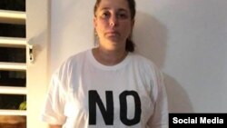 La artista Tania Bruguera, con una camiseta de la campaña contra el Decreto 349, es una de las invitadas al Oslo Freedom Forum. 